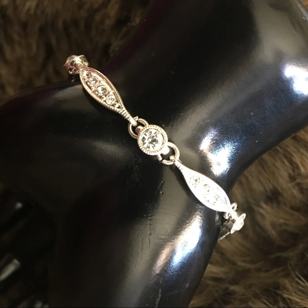 Silver tone clear rhinestone bracelet 7.5”_6